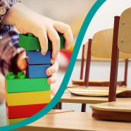 Kitas & Schulen - Kinderhände bauen mit Bauklötzen und Schul-Stühle